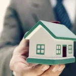 Un agente de bienes raíces: otra incorporación importante para tu negocio
